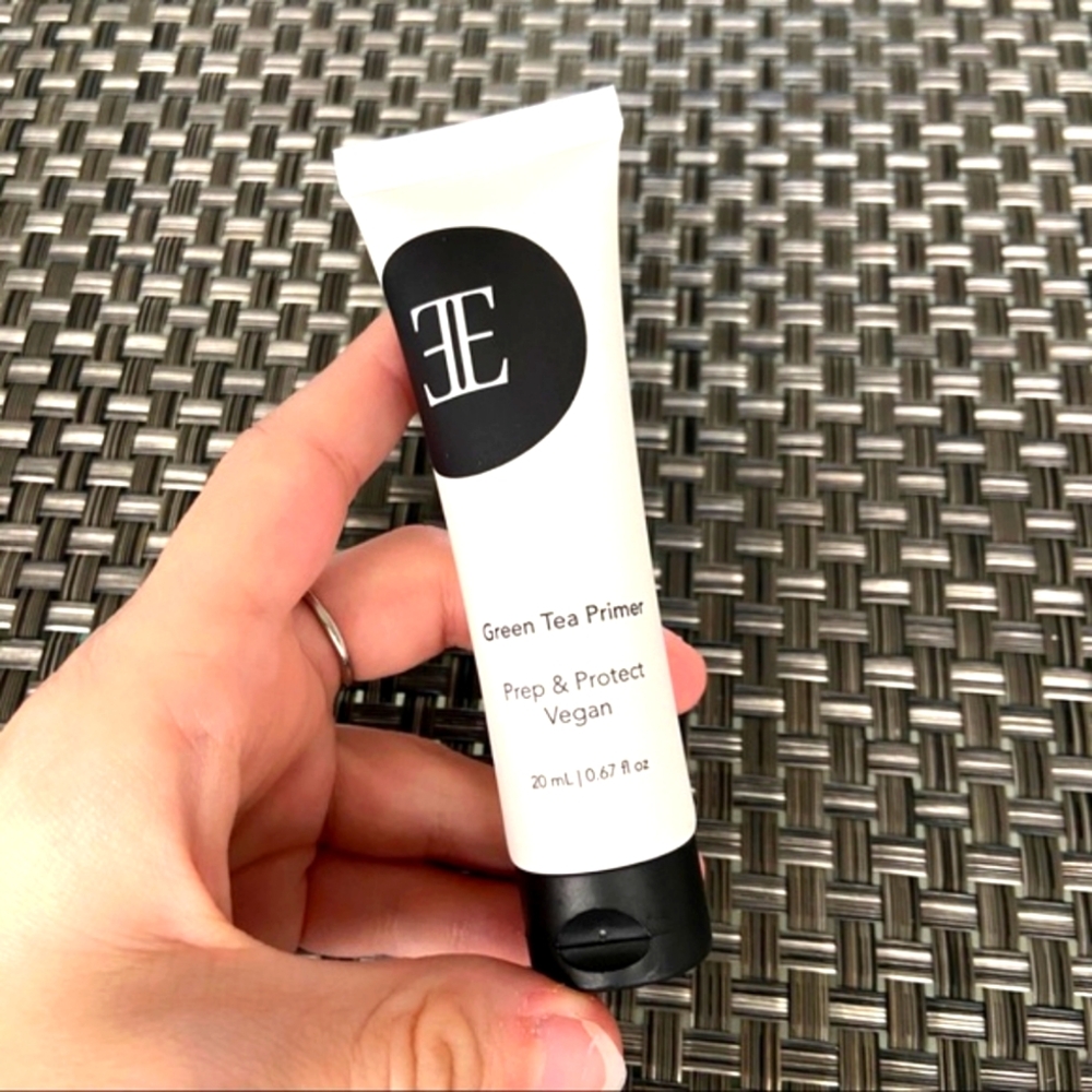 Primer with green tea